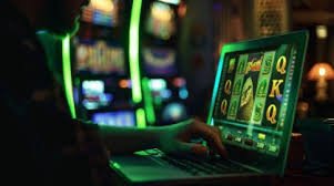fafafa app မိုဘိုင်းဖုန်းဖြင့် Slots Casino Live Betting ကစားနေသောမြင်ကွင်း